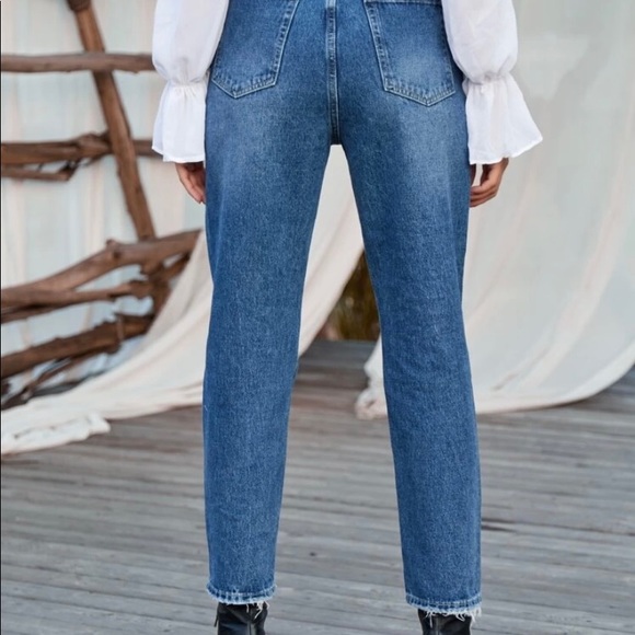 High Waited Ripped Jeans - Picture 2 of 2